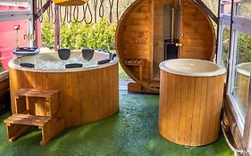 Holiday Home Vegas - House And Garten For Exclusive Use